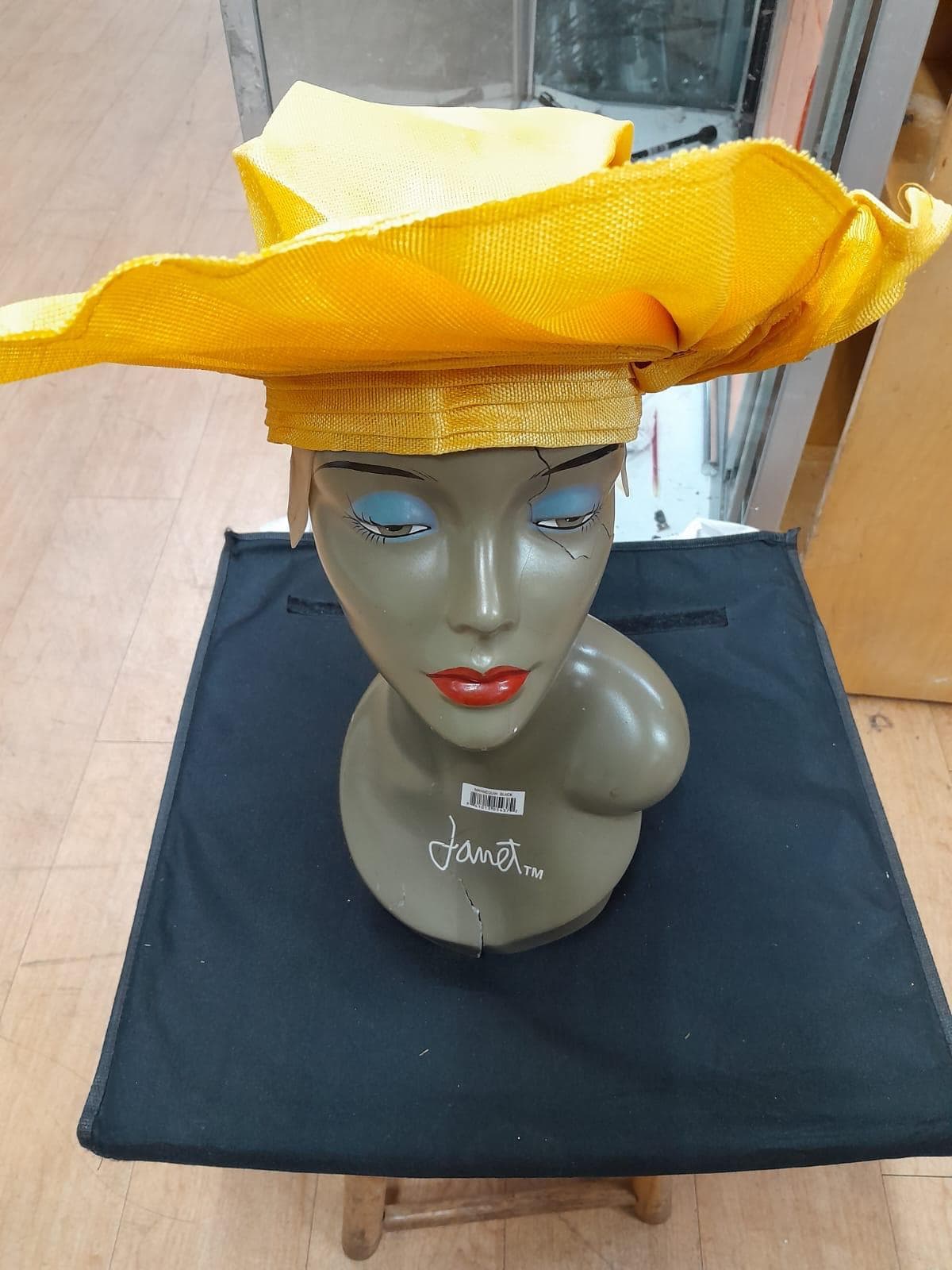 Bright Canary Yellow Halo Auto Gele